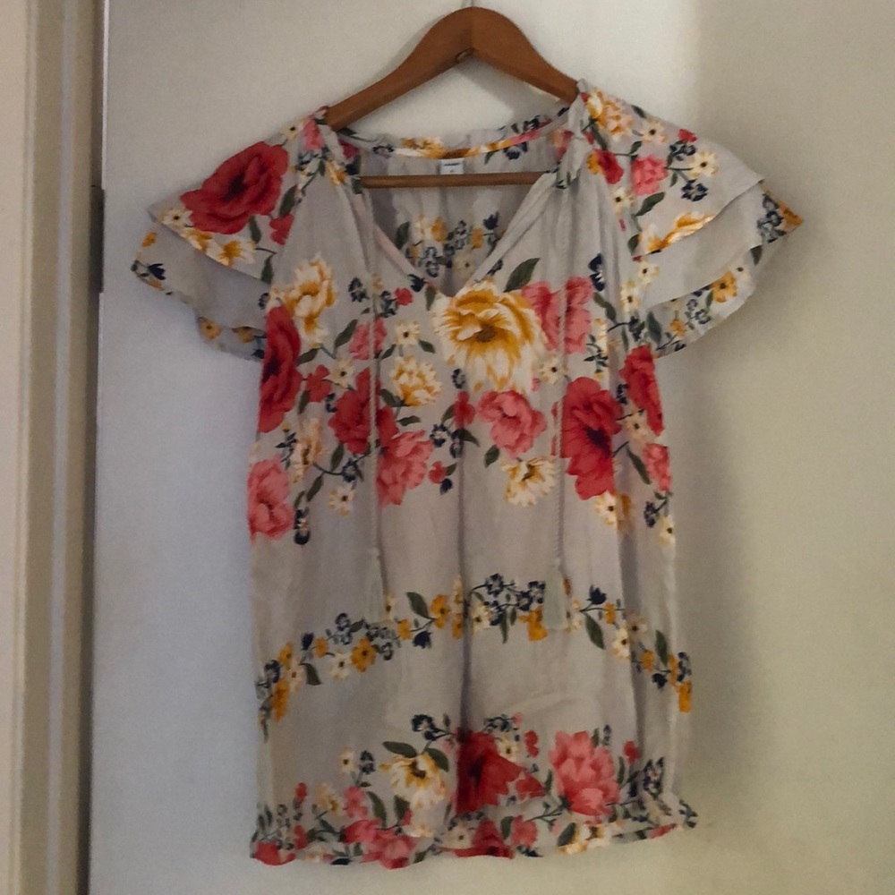 Flutter sleeve floral top